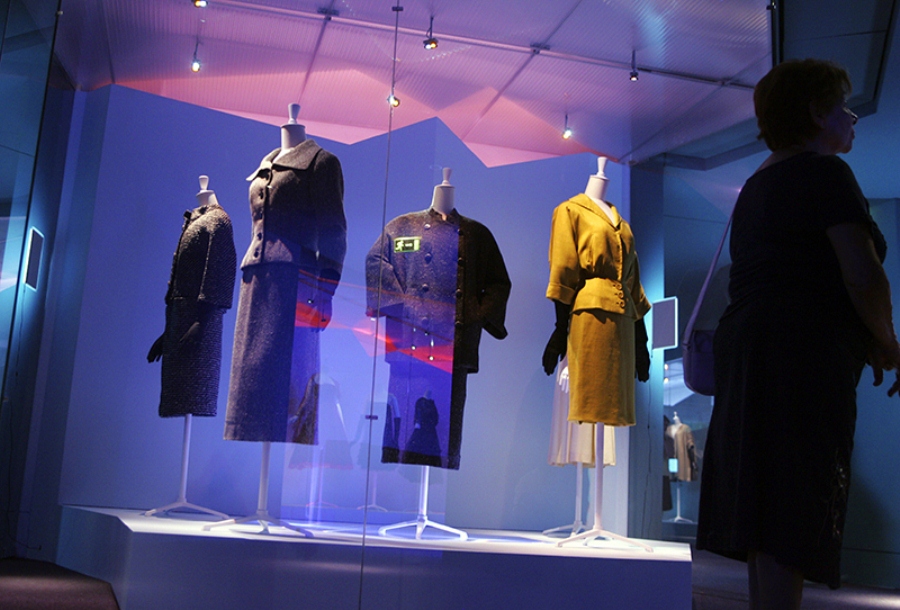 balenciaga-exhibit-victoria-albert-museum