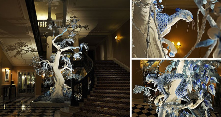 2009-john-galliano-for-dior-claridges-christmas-tree-2