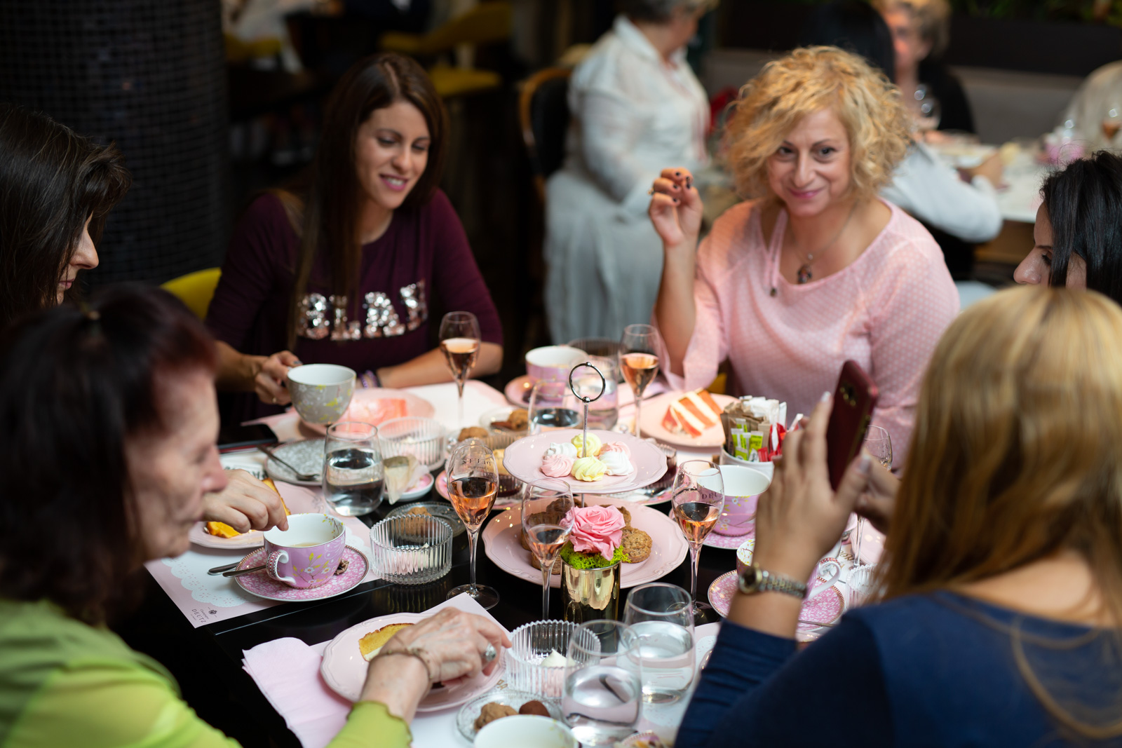 Το event για την επιστροφή του ροζ afternoon tea στο Pastis του Golden Hall.