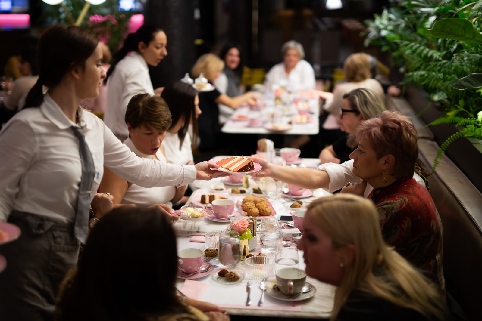 Το event για την επιστροφή του ροζ afternoon tea στο Pastis του Golden Hall.